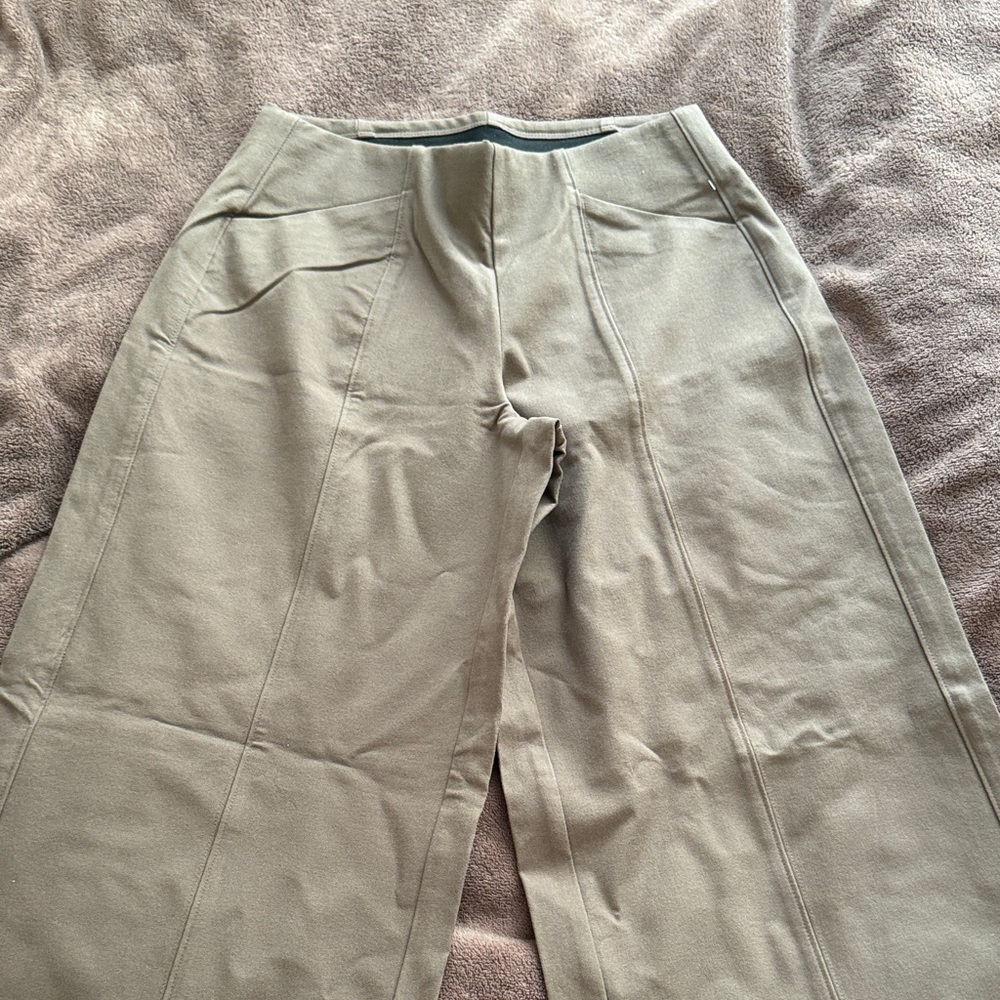 Old Navy Wide-Leg Women's Pants in Olive